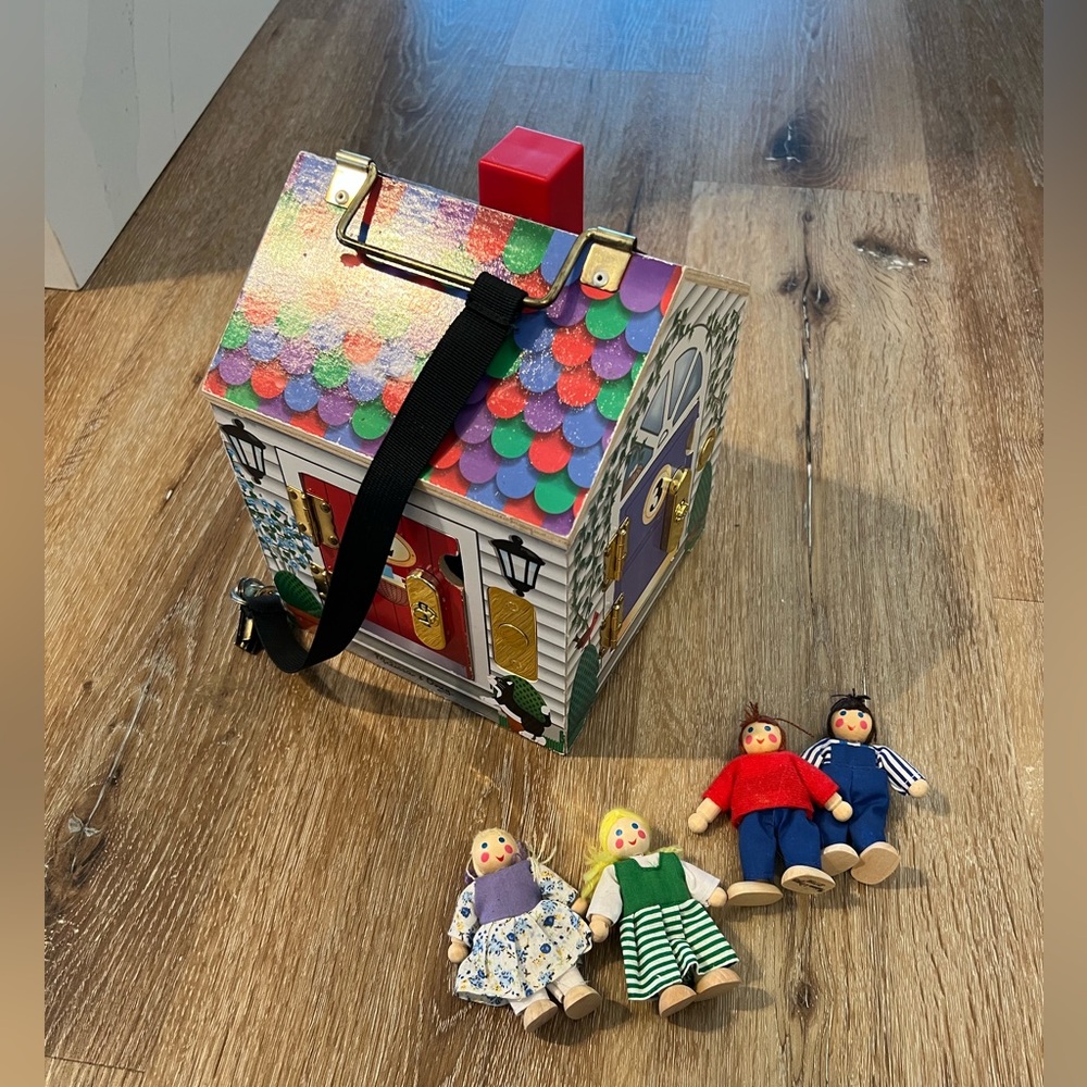 Melissa Doug House With Dolls and Various Locks and Keys to Open. M&D Doll House